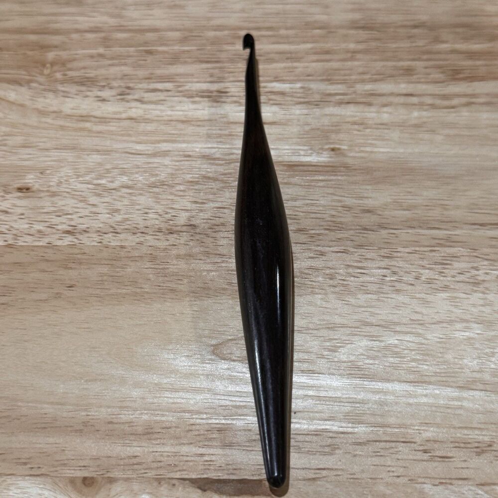 Furls Streamline Ebony Wood Crochet Hook Size G+ 4.50mm Ergonomic